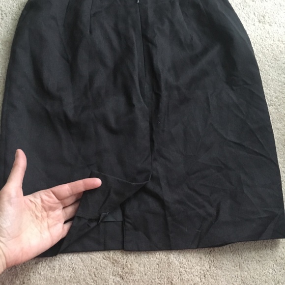 Giorgio Armani charcoal gray skirt, size 4 - Picture 4 of 6